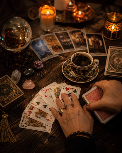Yorumcu Anakadın durugörü ve iskambil tarotu yorumu tanıtım görseli