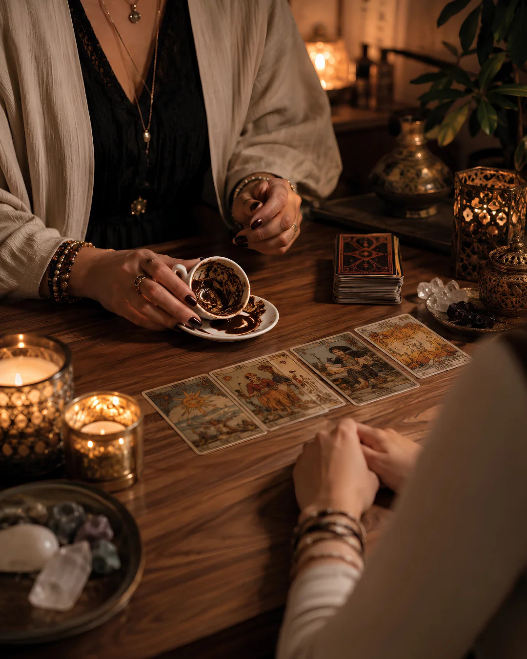 Yorumcu Anakadın kahve tarot yorumu tanıtım görseli
