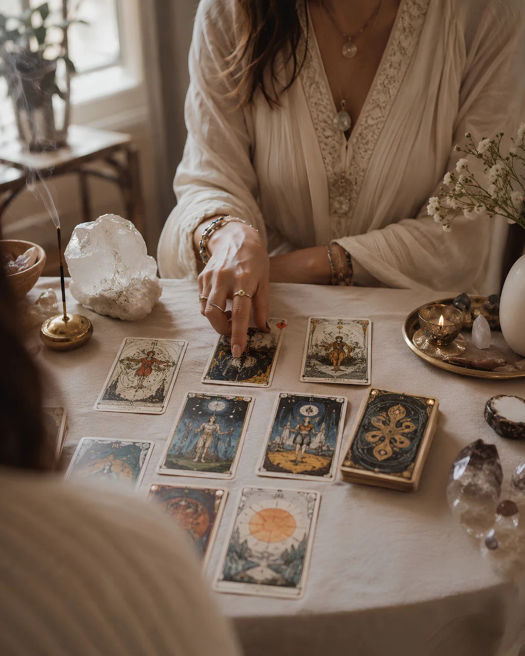 Yorumcu Ela tarot yorumu tanıtım görseli