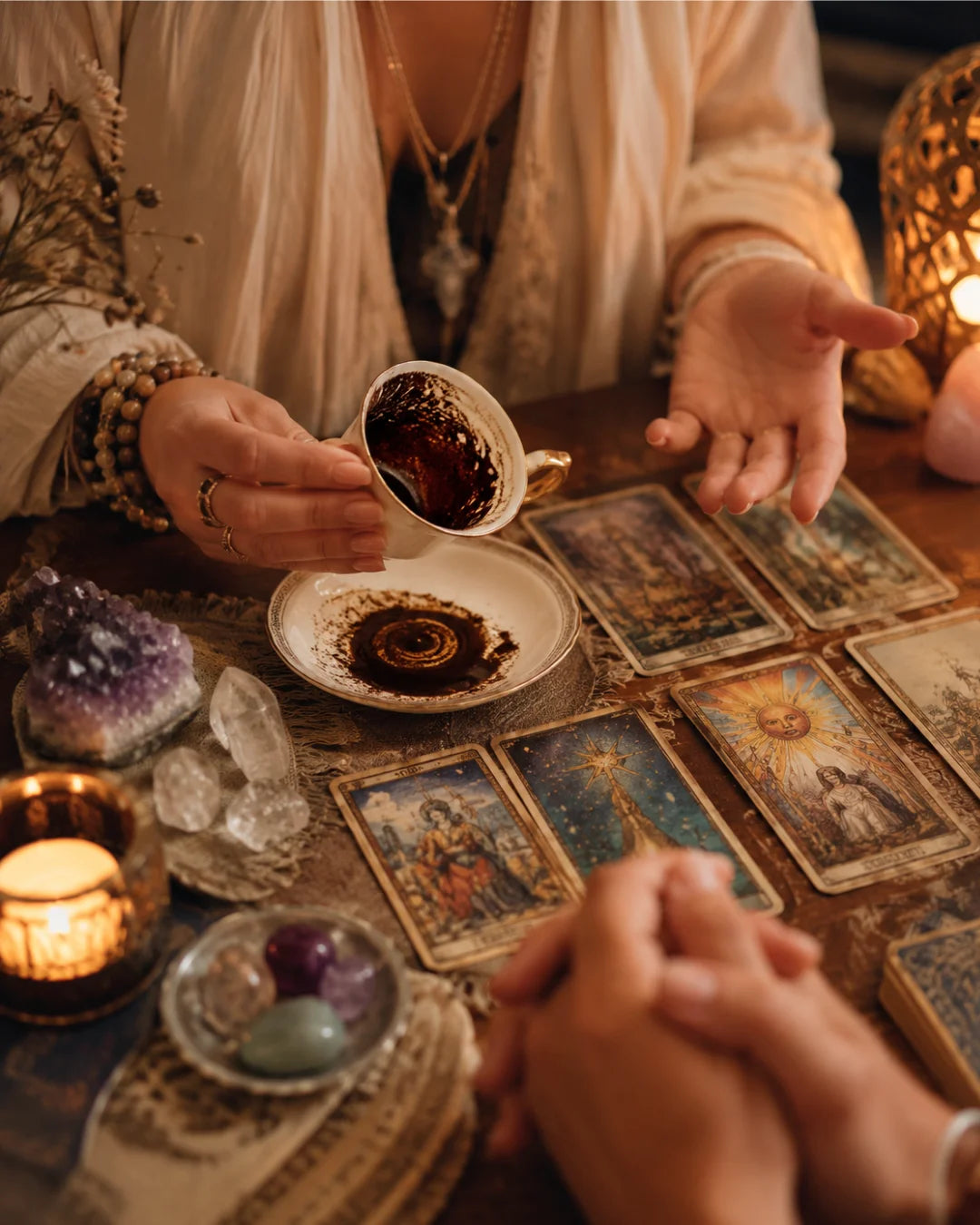 Yorumcu Katya online kahve ve tarot yorumu detay tanıtım görseli | Gece Falcıları